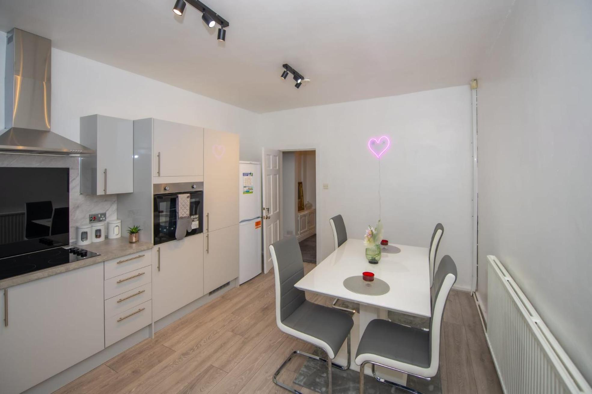 Lovely City Home + Free Parking Manchester Exterior photo
